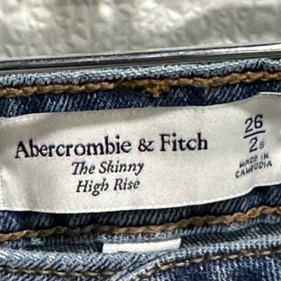Abercrombie and Fitch High Rise Skinny Jean - Picture 4 of 4